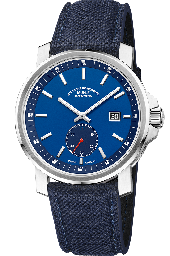 Frontalansicht der Herrenarmbanduhr 29er Big Kleine Sekunde mit tiefblauem Zifferblatt und Rehaut im silbernen Gehäuse am blauen Canvasband.