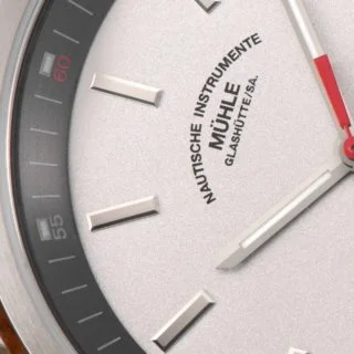 Detailbild des grauen Rehaut der 29er Big mit silber-grauem Zifferblatt