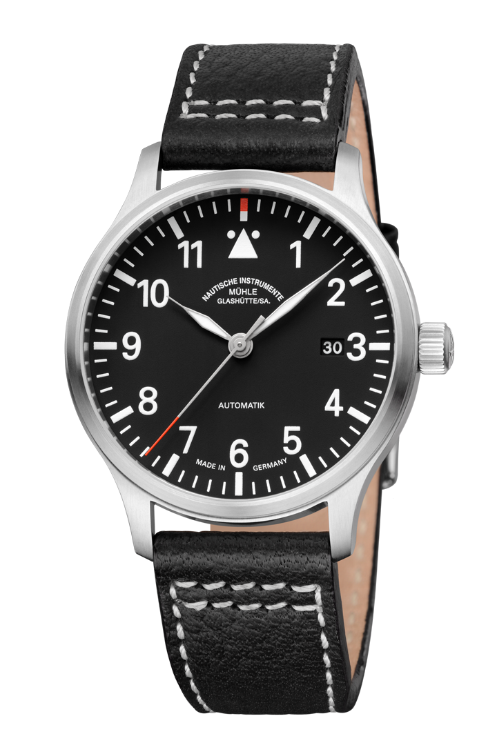 Terrasport II: Frontalansicht einer Armbanduhr mit schwarzem Zifferblatt, weißen Indizes, silbernem Gehäuse uns schwarzem Lederband.