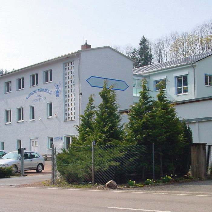 Manufakturgebäude der Firma Mühle-Glashütte vor dem Anbau des neuen Gebäudeteils.