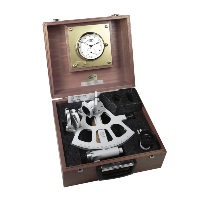 Nautisches Navigationsset bestehend aus Messinstrumenten und einer Uhr