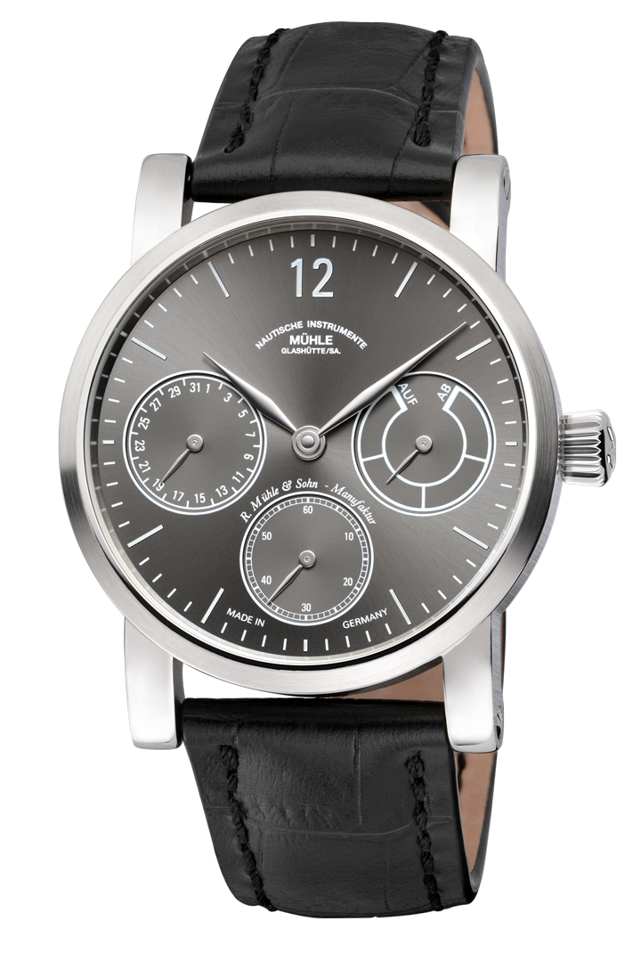 Robert Mühle Zeigerdatum: Frontalansicht einer Armbanduhr mit grauem Zifferblatt, drei Hilfszifferblättern, silbernen Zeigern und Gehäuse, schwarzes Lederband.