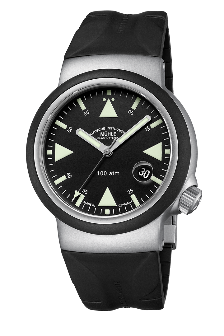 Frontansicht S.A.R. Rescue-Timer. Dreizeigeruhr mit schwarzem Zifferblatt an schwarzem Kautschukband.