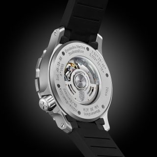Rückseite der Seebataillon GMT mit gläsernem Sichtboden und Blick ins Uhrwerk