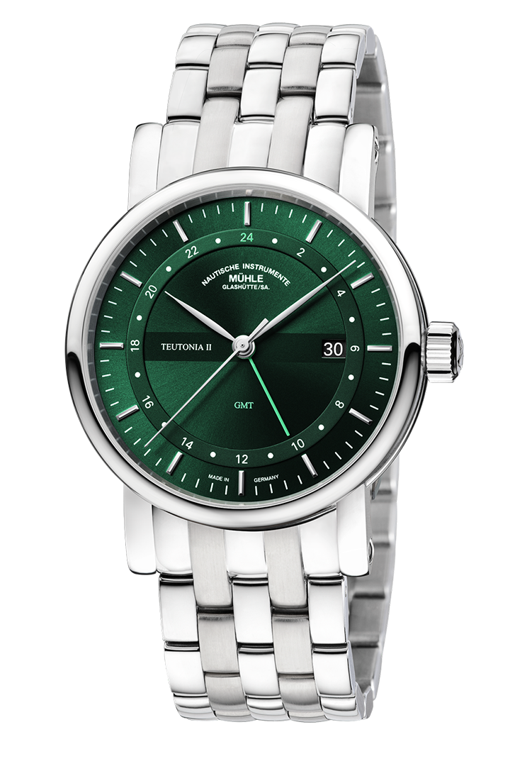 Teutonia II GMT: Frontalansicht einer Armbanduhr mit grünem Zifferblatt, Stahlgehäuse und Metallband.