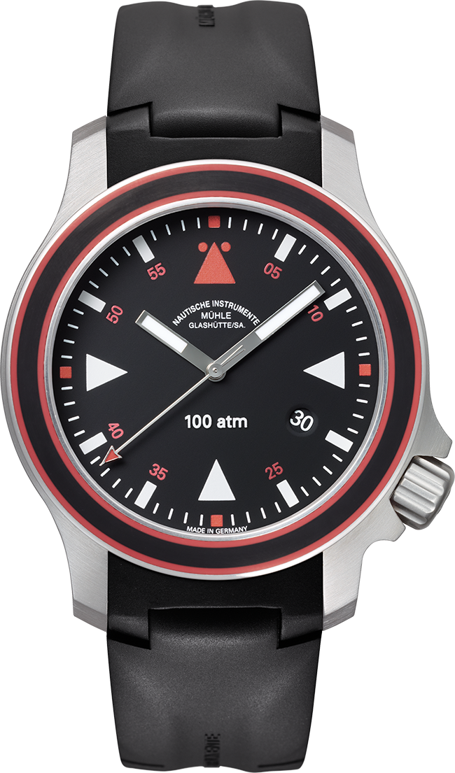 S.A.R. Anniversary-Timer: Frontalansicht einer Armbanduhr mit schwarzem Zifferblatt, roten und weißen Indizes, schwarz-roter Lünette mit matt-silbernem Gehäuse an einem schwarzen Kautschukband.