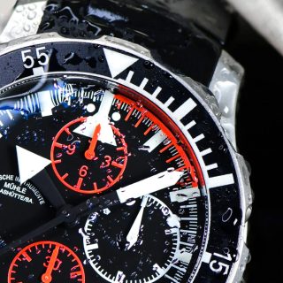 Detailansicht der Einsatzuhr S.A.R. Flieger-Chronograph mit Fokus auf die Lünette zwischen 12 und 3 Uhr.
