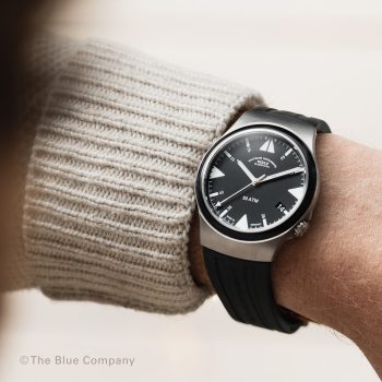 Wristshot des S.A.R. Mission-Timer TITAN am schwarzen Kautschukband