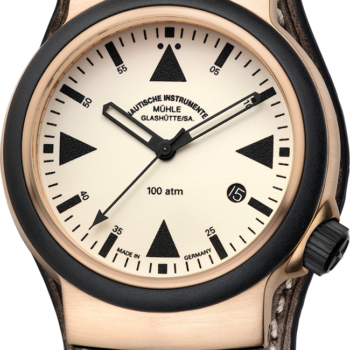 S.A.R. Rescue-Timer BRONZE: Frontalansicht einer Armbanduhr mit cremefarbenem Zifferblatt, schwarzer Lünette, Gehäuse aus Bronze und olivgrünem Textilband.
