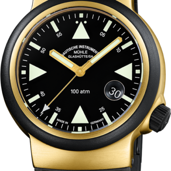 S.A.R. Rescue-Timer GOLD: Frontalansicht einer Armbanduhr mit schwarzem Zifferblatt, cremefarbenen Indizes goldenem Gehäuse und schwarzem Kautschukband.