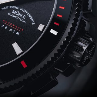 Detailansicht des rechten Gehäuserandes bei 3 Uhr des Sportivo Power Chronograph First Edition